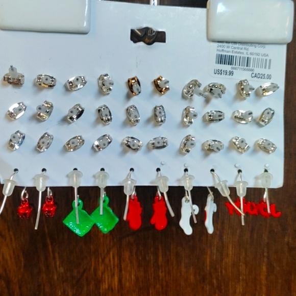 Claire's Christmas Earrings - Picture 3 of 3
